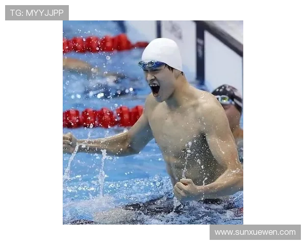 孙杨戴着豪表健身室偷偷开播？这画风像明星过家家吧！